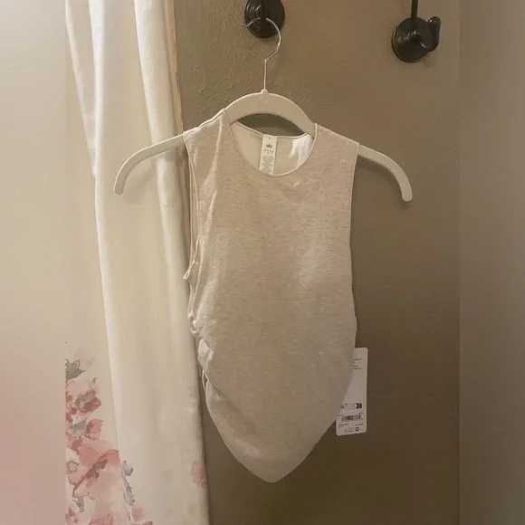 ALO Yoga Ribbed En Pointe Tank Limited: Oatmeal Heather XS NWT - Picture 5 of 7